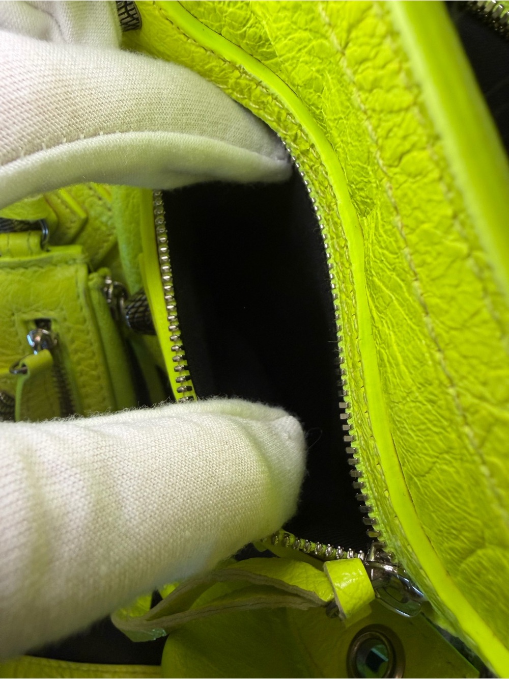 🎉 SOLD 🎉  BALENCIAGA Neo Cagole City XS – Fluo Neon Yellow Heart Rare - Picture 16 of 16